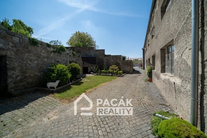 Prodej výrobních prostor, Tršice, 1000 m2