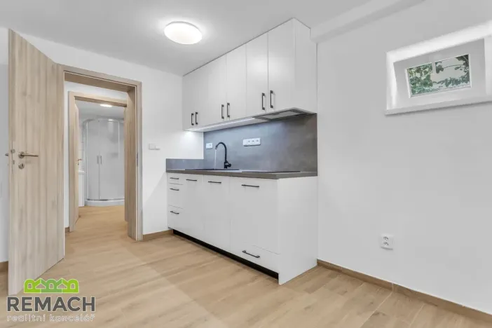 Pronájem bytu 1+kk, Uherské Hradiště - Mařatice, Sokolovská, 21 m2