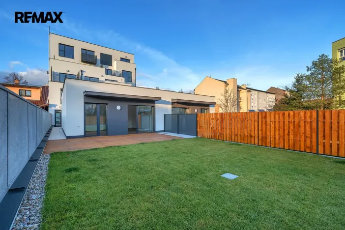 Prodej bytu 2+kk, Hradec Králové - Pražské Předměstí, Gočárova třída, 203 m2