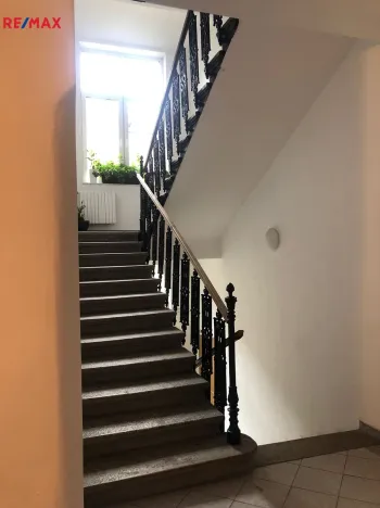 Pronájem kanceláře, Karlovy Vary, Krymská, 24 m2