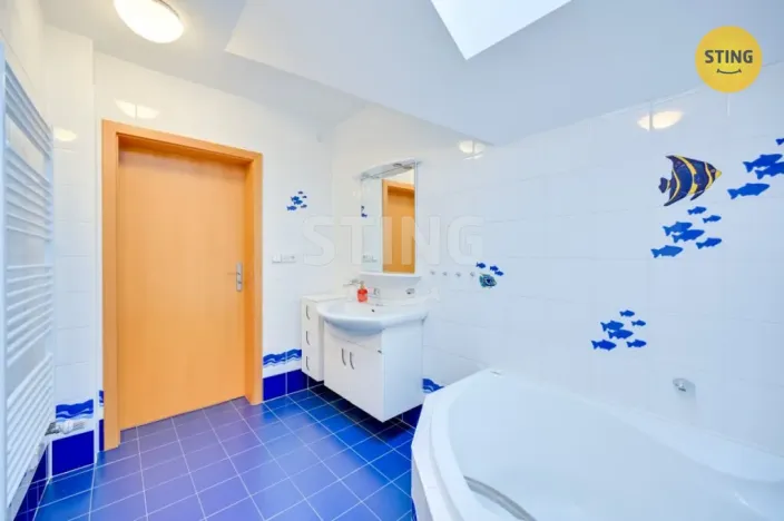 Prodej komerční nemovitosti, Zlín, Kvítková, 609 m2