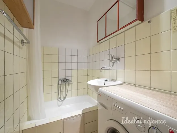 Pronájem bytu 1+1, Praha - Záběhlice, Bramboříková, 32 m2