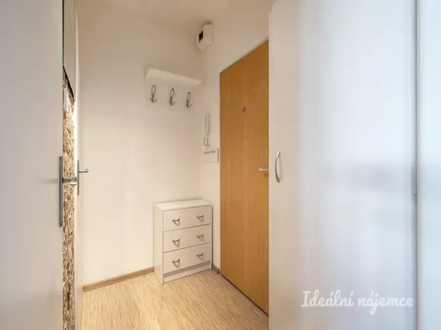 Pronájem bytu 1+1, Praha - Záběhlice, Bramboříková, 32 m2