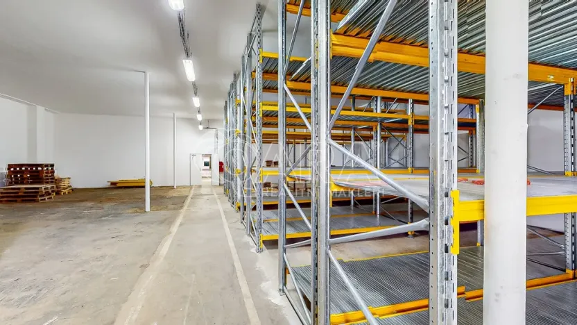 Pronájem skladu, Luby, 1700 m2