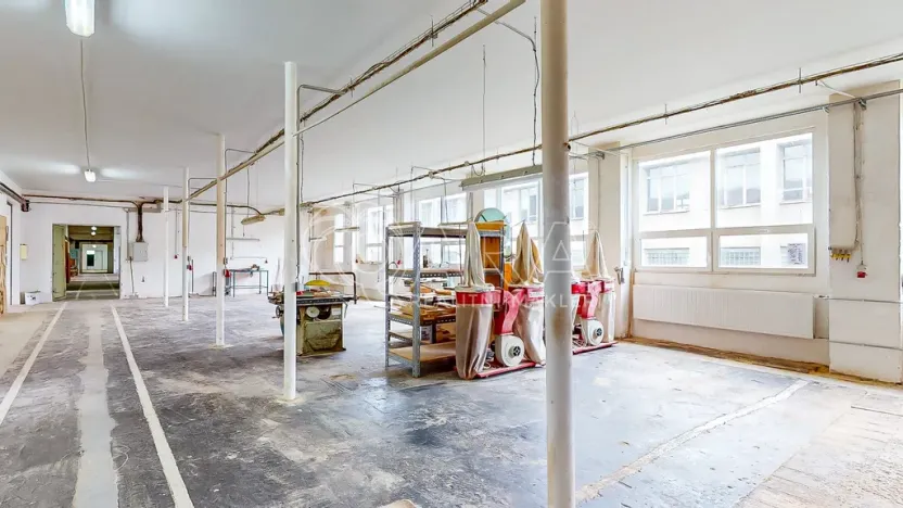 Pronájem skladu, Luby, 1700 m2