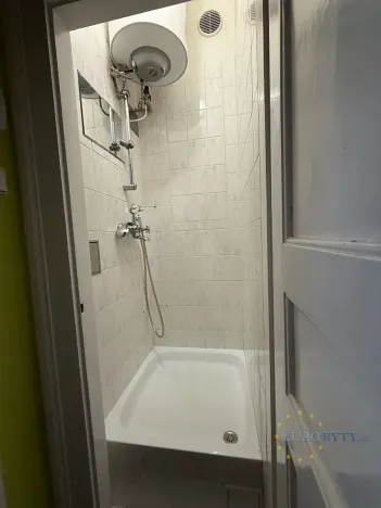 Pronájem bytu 2+kk, Praha - Nusle, Svatoslavova, 43 m2