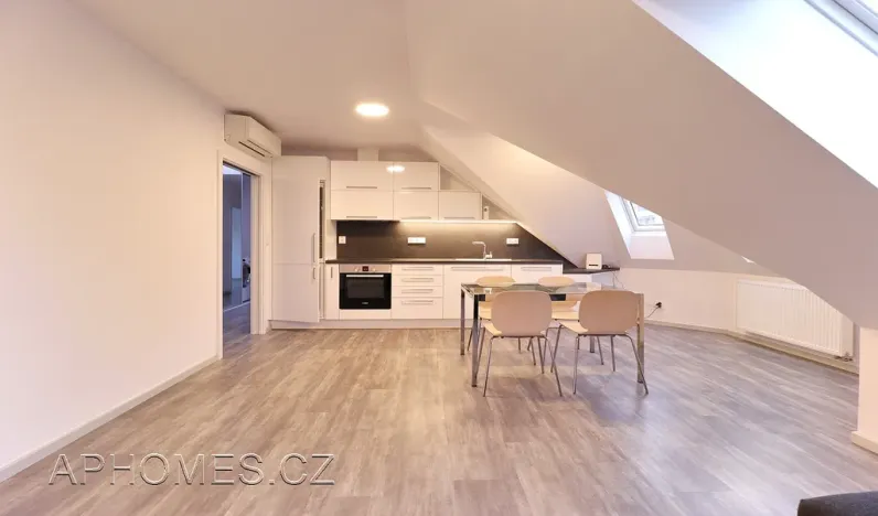 Pronájem bytu 3+kk, Praha - Karlín, Sokolovská, 62 m2