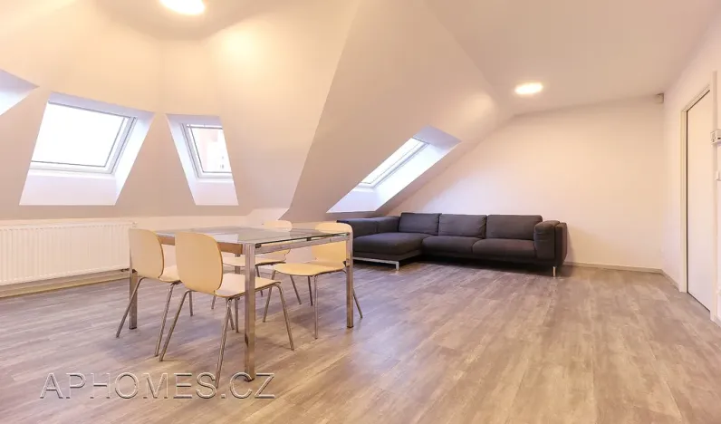 Pronájem bytu 3+kk, Praha - Karlín, Sokolovská, 62 m2