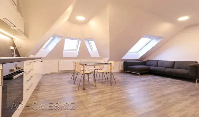 Pronájem bytu 3+kk, Praha - Karlín, Sokolovská, 62 m2