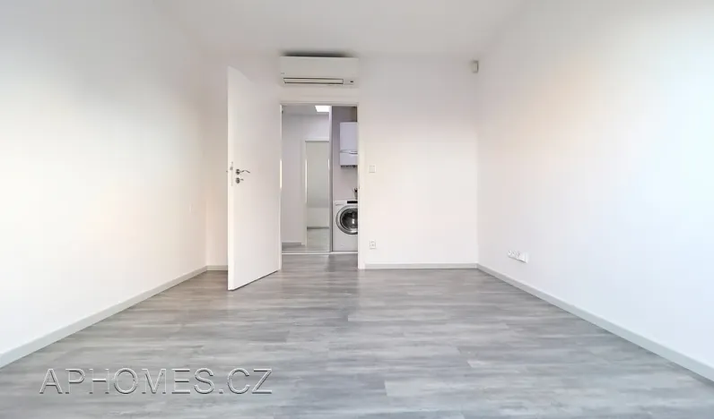Pronájem bytu 3+kk, Praha - Karlín, Sokolovská, 62 m2