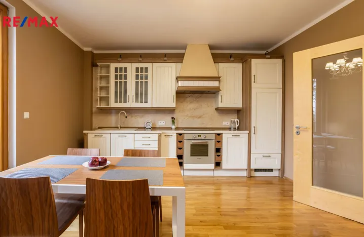Prodej bytu 2+kk, Karlovy Vary, Libušina, 51 m2