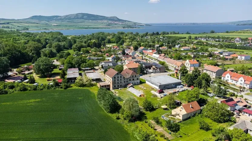 Prodej komerční nemovitosti, Přítluky, 2507 m2