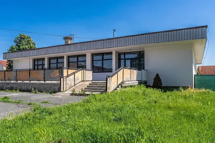 Prodej komerční nemovitosti, Přítluky, 2507 m2