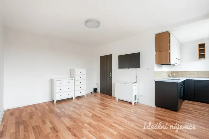 Pronájem bytu 1+kk, Praha - Střížkov, Českolipská, 26 m2