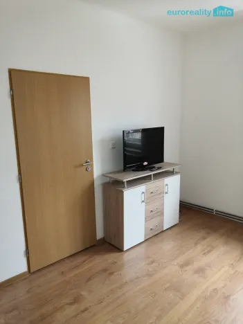 Pronájem bytu 2+1, Karlovy Vary, Kpt. Jaroše, 52 m2