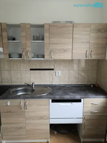 Pronájem bytu 2+1, Karlovy Vary, Kpt. Jaroše, 52 m2