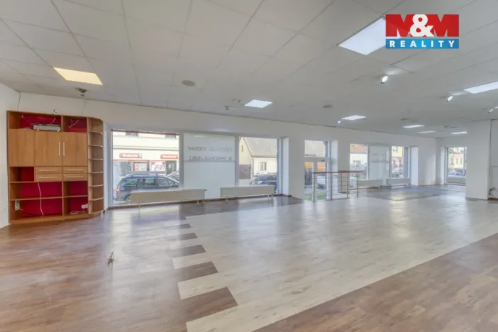 Prodej obchodního prostoru, Praha - Uhříněves, Přátelství, 490 m2
