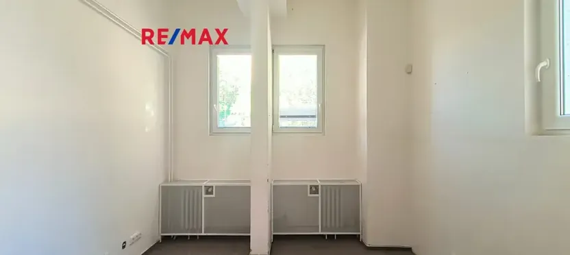 Pronájem kanceláře, Praha - Kobylisy, Horňátecká, 14 m2