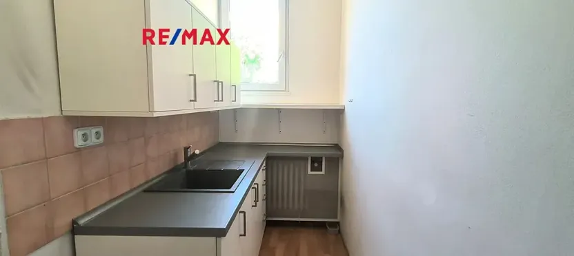 Pronájem kanceláře, Praha - Kobylisy, Horňátecká, 14 m2