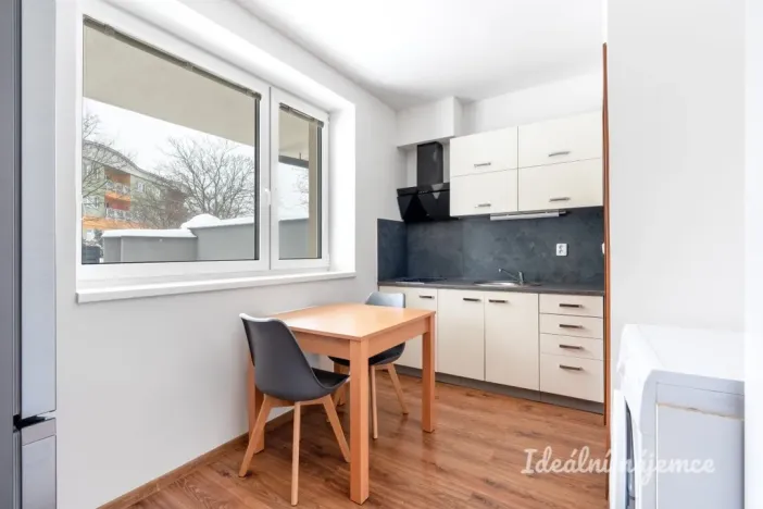 Pronájem bytu 1+1, Praha, Kukelská, 26 m2