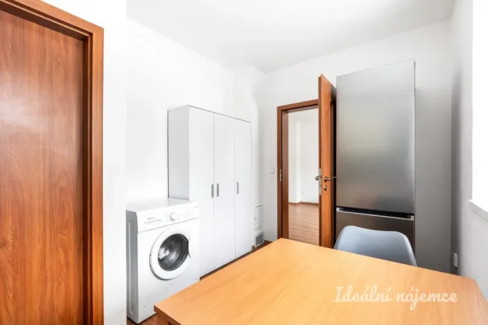 Pronájem bytu 1+1, Praha, Kukelská, 26 m2