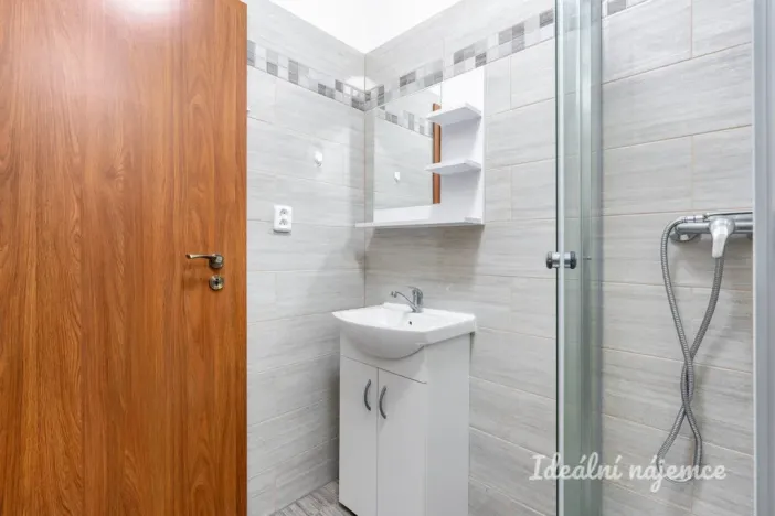 Pronájem bytu 1+1, Praha, Kukelská, 26 m2