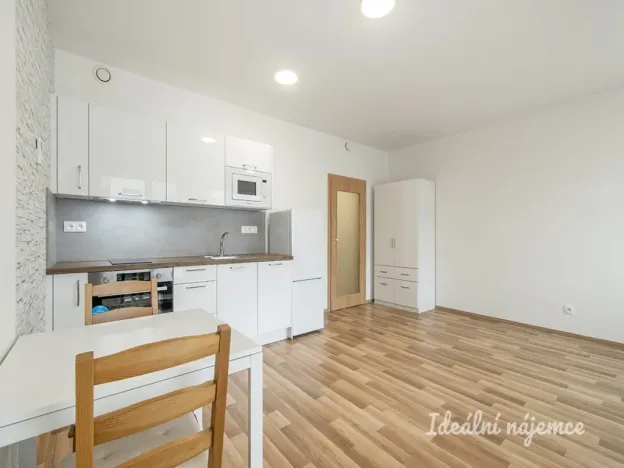 Pronájem bytu 1+kk, Praha - Uhříněves, Ke kříži, 33 m2