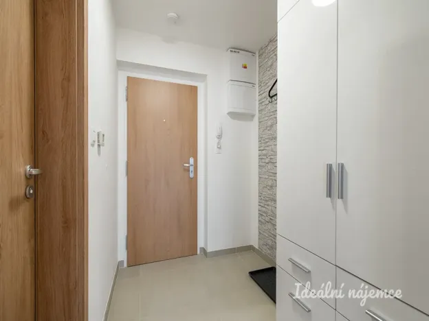 Pronájem bytu 1+kk, Praha - Uhříněves, Ke kříži, 33 m2