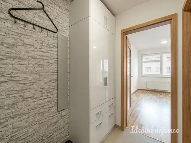 Pronájem bytu 1+kk, Praha - Uhříněves, Ke kříži, 33 m2