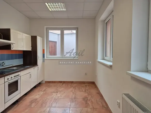 Pronájem kanceláře, Šlapanice, 293 m2