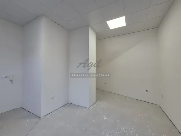 Pronájem kanceláře, Šlapanice, 293 m2