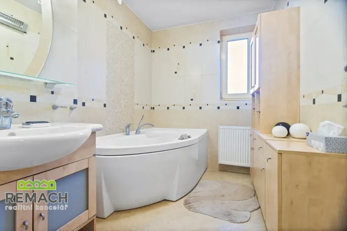 Prodej rodinného domu, Hronov, Karoliny Světlé, 250 m2