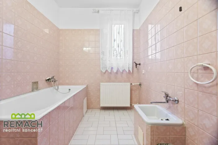 Prodej rodinného domu, Hronov, Karoliny Světlé, 250 m2