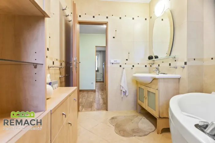 Prodej rodinného domu, Hronov, Karoliny Světlé, 250 m2