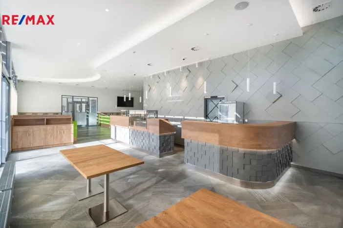 Prodej komerční nemovitosti, Karlovy Vary, 1967 m2