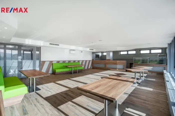 Prodej komerční nemovitosti, Karlovy Vary, 1967 m2