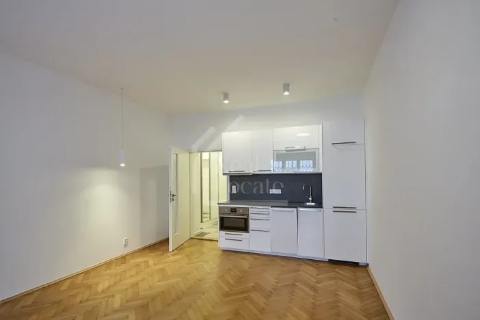 Pronájem bytu 1+kk, Praha - Holešovice, Schnirchova, 35 m2
