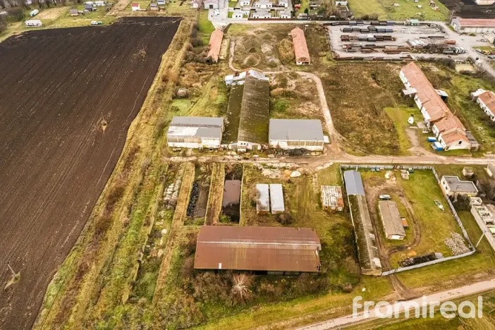 Prodej komerčního pozemku, Strachotín, 2465 m2