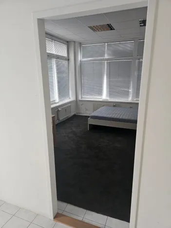 Pronájem obchodního prostoru, Bratislava, Slovenská republika, Pri Šajbách 9335/34, 102 m2