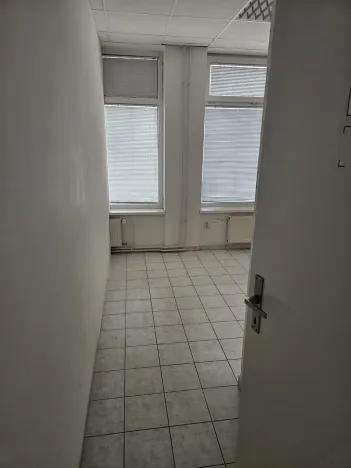 Pronájem obchodního prostoru, Bratislava, Slovenská republika, Pri Šajbách 9335/34, 102 m2
