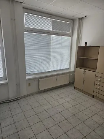 Pronájem obchodního prostoru, Bratislava, Slovenská republika, Pri Šajbách 9335/34, 102 m2