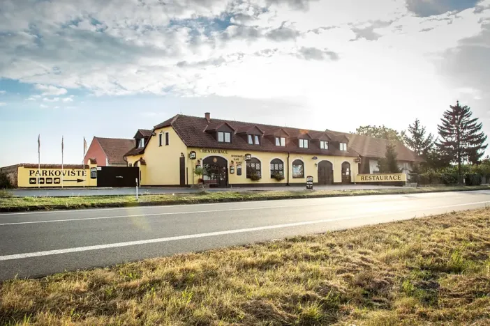 Prodej obchodního prostoru, Břežany I, 590 m2