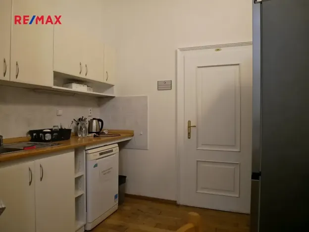 Pronájem kanceláře, Praha - Malá Strana, Karmelitská, 27 m2