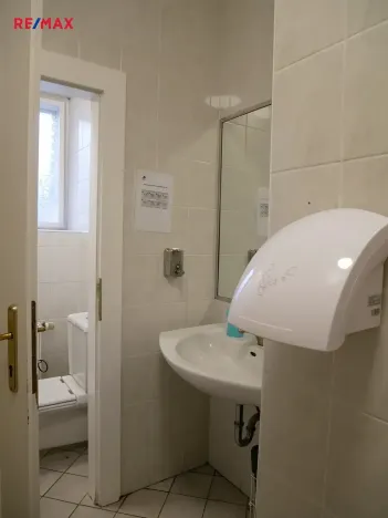 Pronájem kanceláře, Praha - Malá Strana, Karmelitská, 27 m2