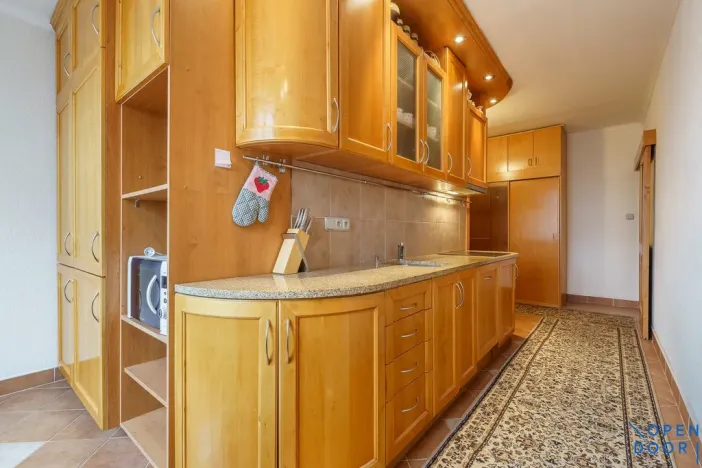 Prodej bytu 3+1, Karlovy Vary, Krušnohorská, 64 m2