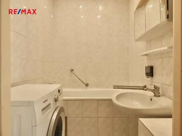 Pronájem bytu 2+1, Praha - Malešice, Káranská, 53 m2