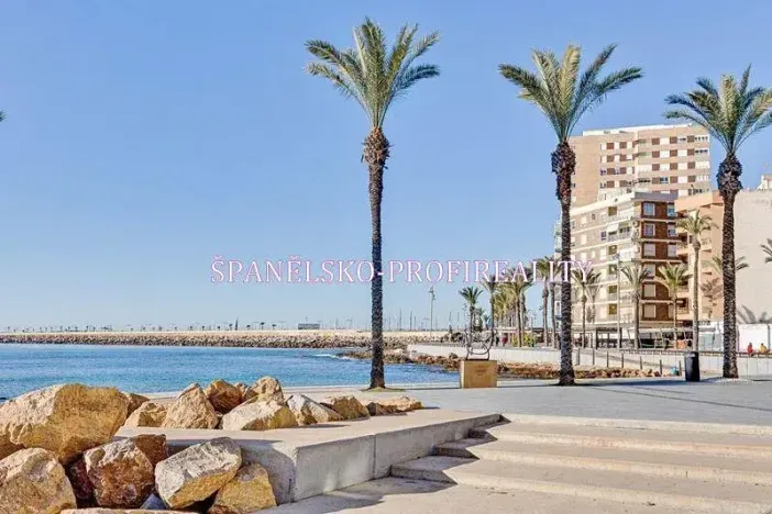 Prodej vícegeneračního domu, Torrevieja, Španělsko, 91 m2