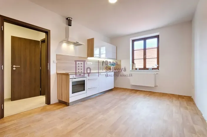 Pronájem bytu 1+kk, Jindřichův Hradec, nám. Míru, 23 m2