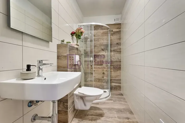 Pronájem bytu 1+kk, Jindřichův Hradec, nám. Míru, 23 m2