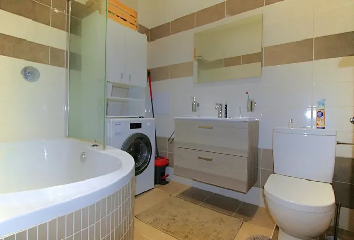 Pronájem bytu 2+kk, Praha - Holešovice, Veverkova, 50 m2